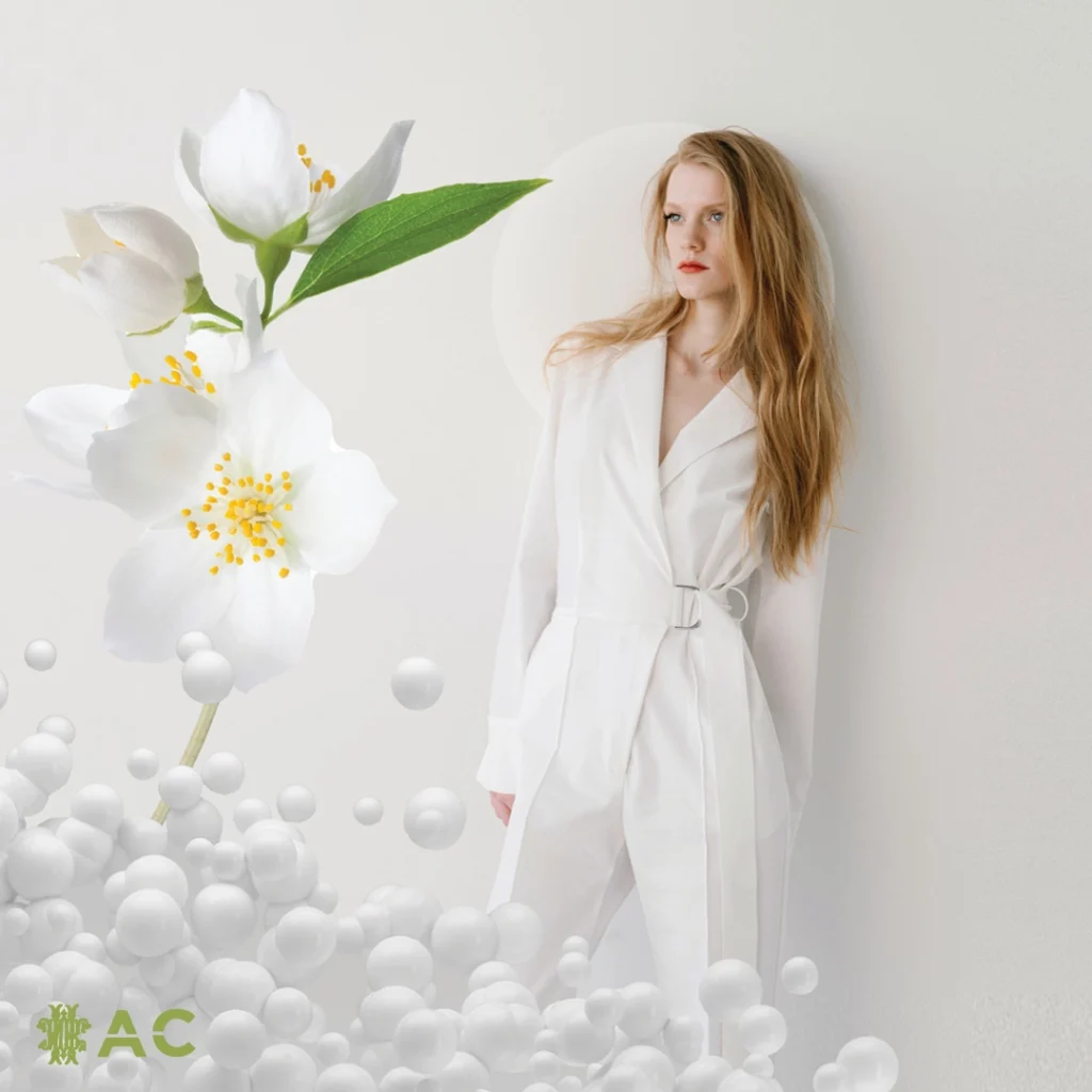 Akinora Celin bel outfit z detajli cvetja – eleganten stil iz Akinora showroom Ljubljana